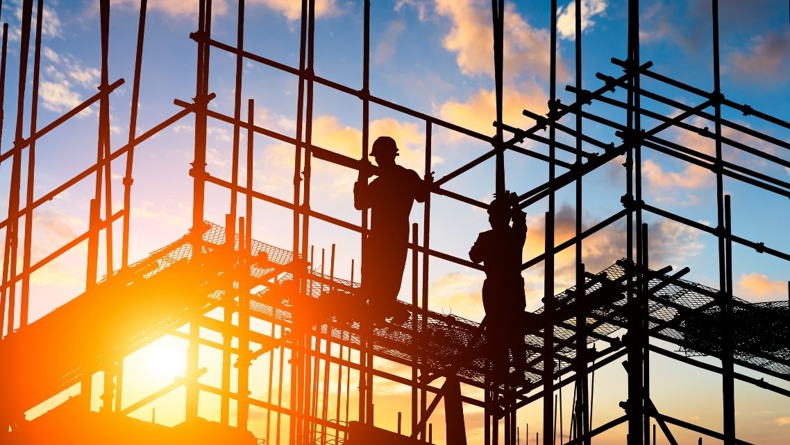 Över hälften av granskade byggföretag bryter mot regler