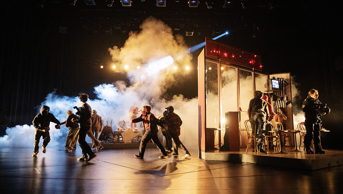 Göteborgskravallerna nu som teater