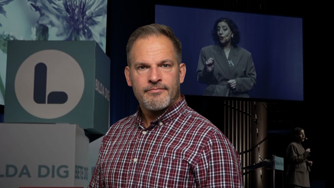 L – en pinsam kuliss & dörrmatta åt M och SD