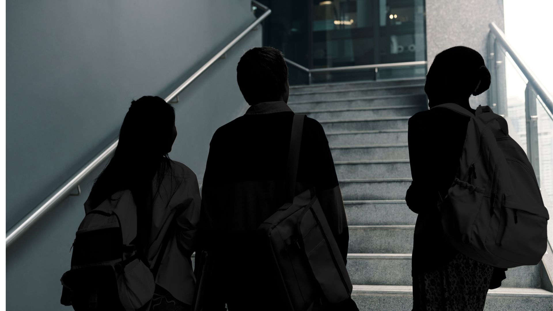 Färdigbehandlade – ändå inlåsta: upp till 70 barn kvar på SiS