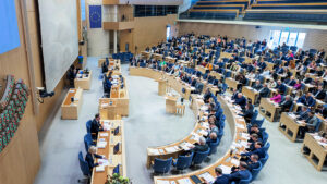 Riksdagsledamöterna voterar.