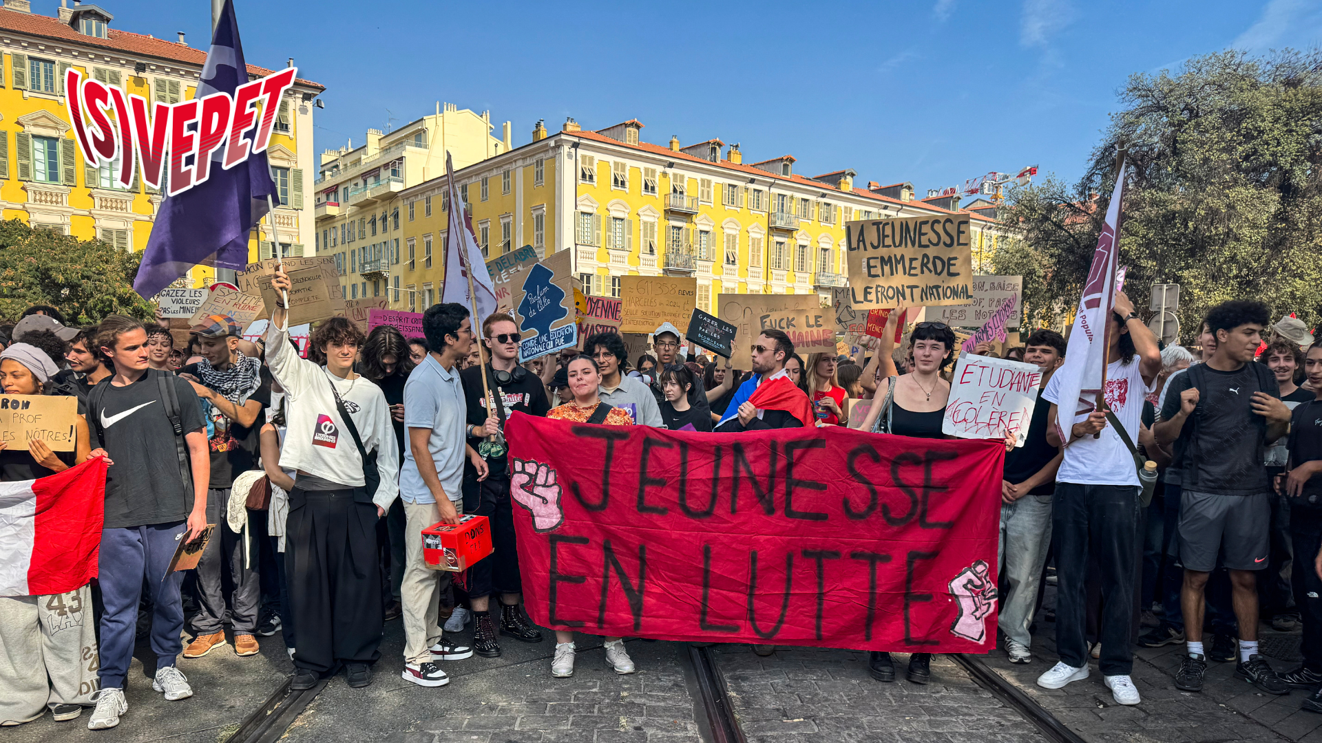 I Frankrike är eleverna på gatorna